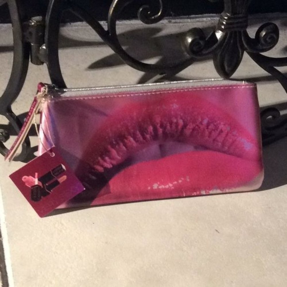 Victoria’s Secret Vintage SEXIEST ON EARTH Lips Bag